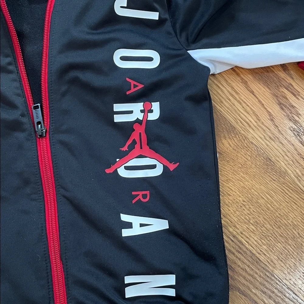 Boy’s Air Jordan Full Zip Up Jacket/Coat. Size 5. Excellent Condition.